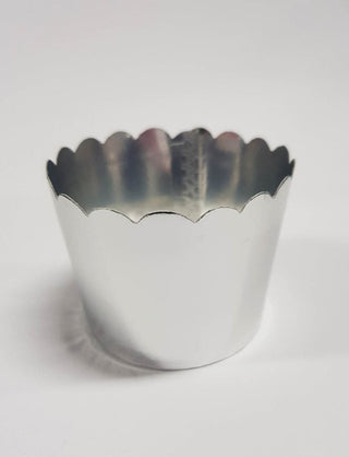 silver-scalloped-foil-baking-cups-25-pieces-muffin-cupcake-cases-3-pack-3017073-1600